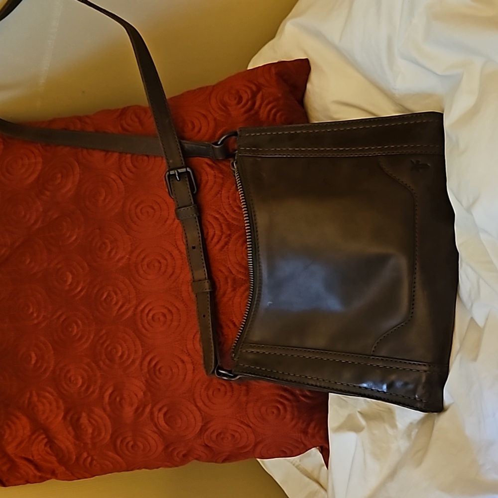 NWT Frye Melissa Zip crossbody NWT
